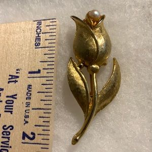 Vintage Gold tone Brooch Flower with Pearl Bead